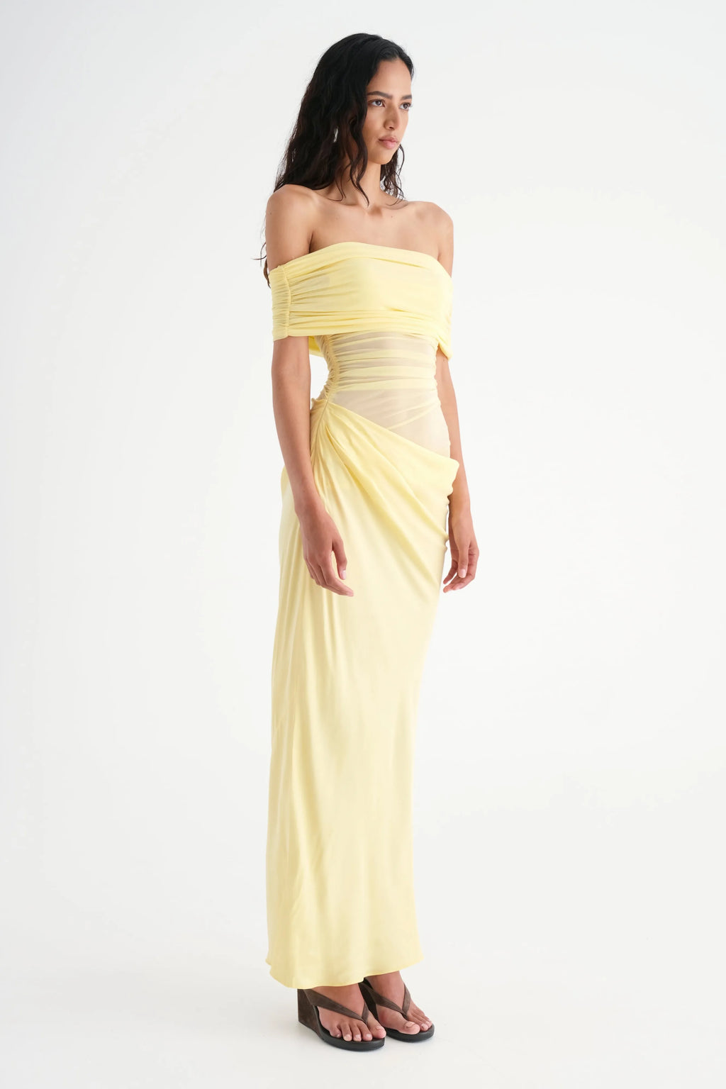 Leona™ | VESTIDO MAXI CON HOMBROS DESCUBIERTOS