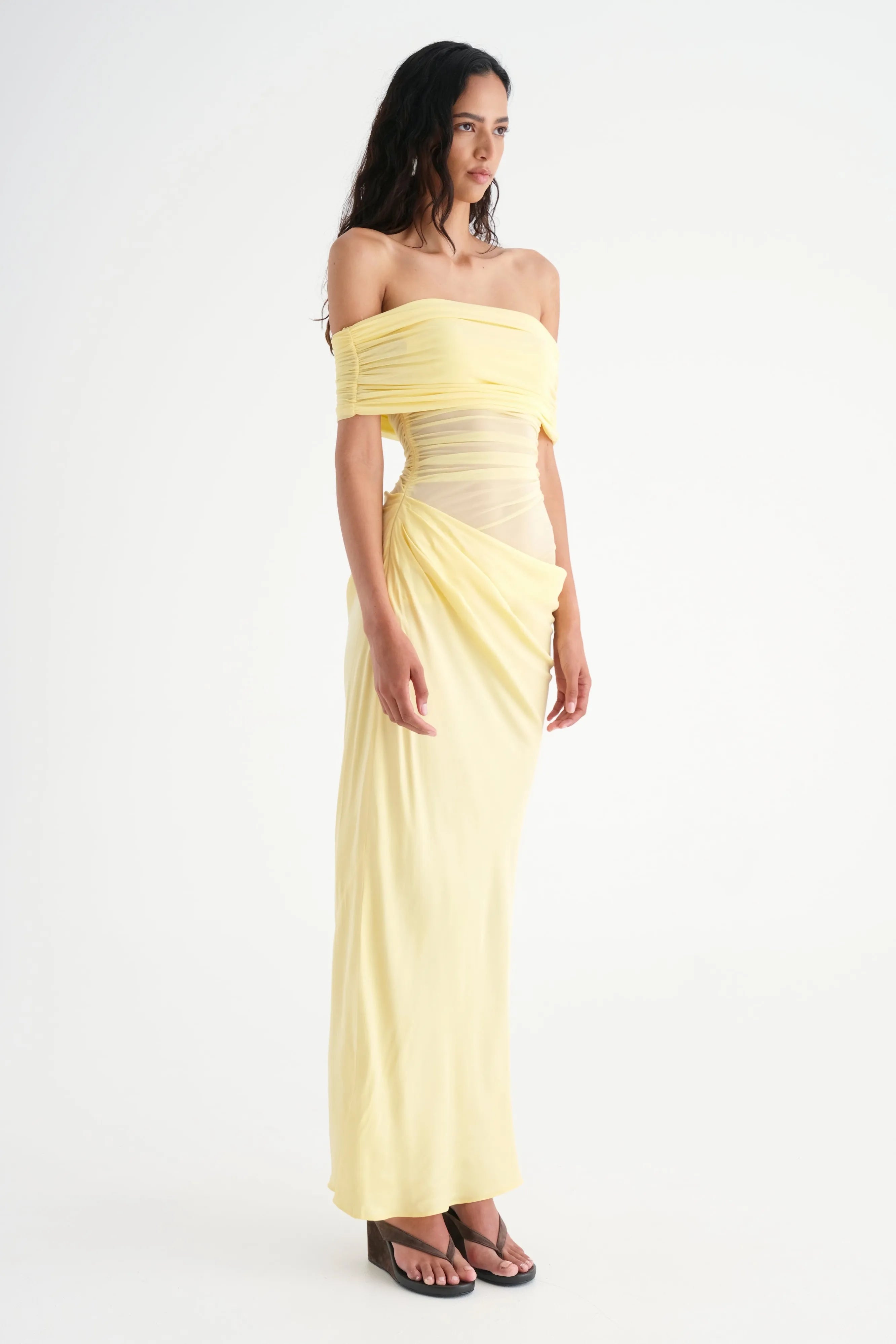 Leona™ | VESTIDO MAXI CON HOMBROS DESCUBIERTOS