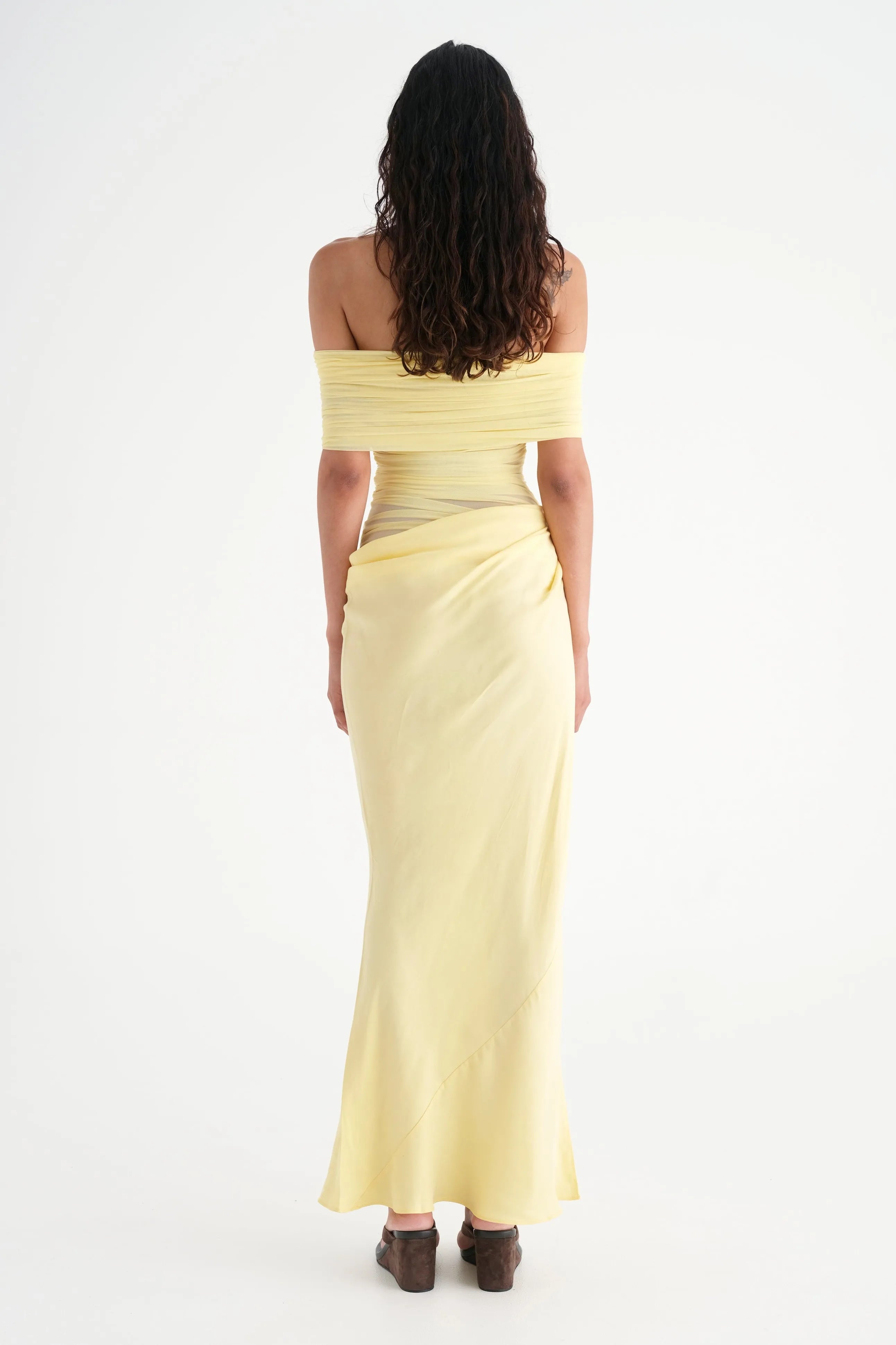 Leona™ | VESTIDO MAXI CON HOMBROS DESCUBIERTOS