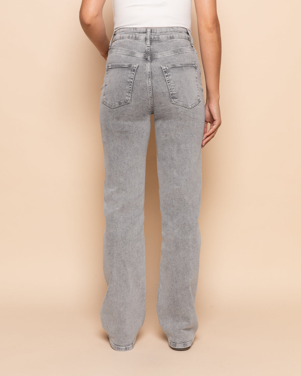 Aitana™ | VAQUEROS GRISES CON CORTE BOOTCUT ELEGANCIA CASUAL
