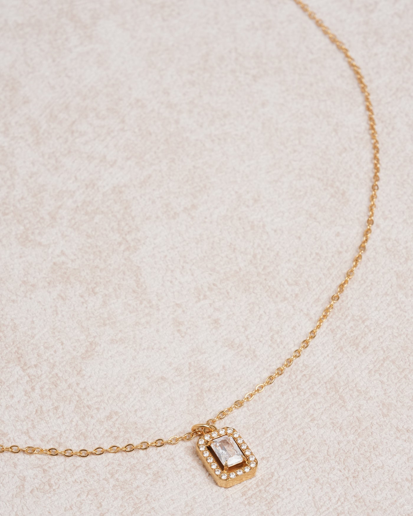 Fabiola™ | COLLAR